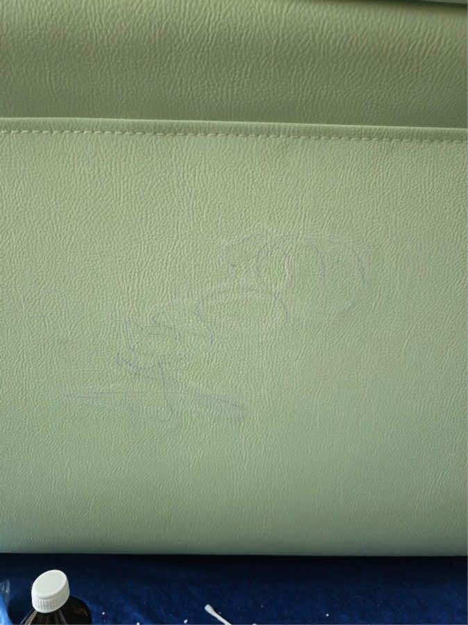 Химчистка кожаного дивана в Петергофе